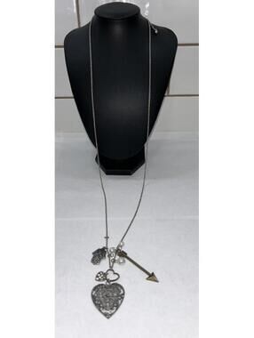 Aeropostale Aero Heart & Arrow Charm Necklace w/ Floral Design & Pearl Accents